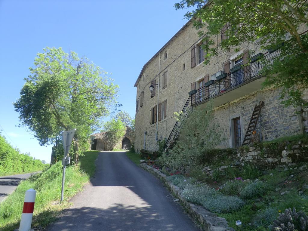 לינה וארוחת בוקר Saint-Jean-dʼAlcapiès Domaine D'Alcapies מראה חיצוני תמונה